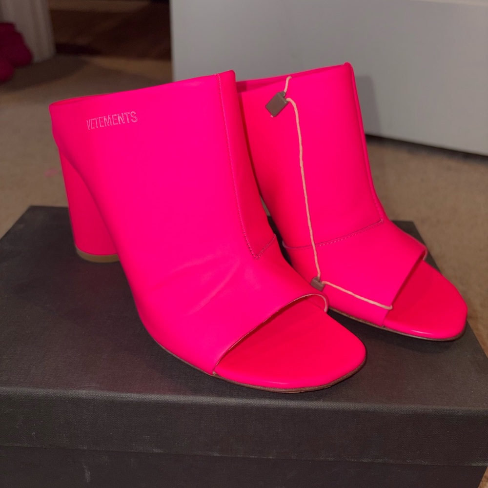 Vetements logo Open-Toe Mules